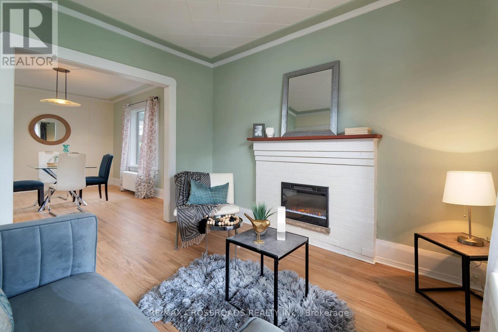 90 Milverton Boulevard, Toronto, Ontario  M4J 1T8 - Photo 8 - E13480152