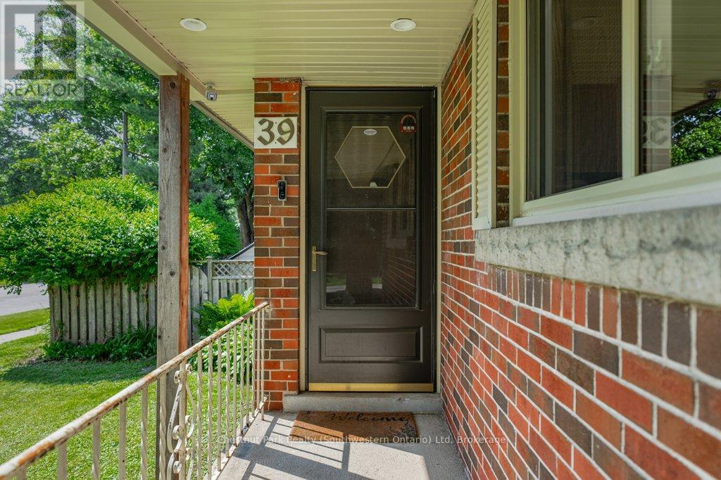 39 Cedar Street, Guelph, Ontario  N1G 1B9 - Photo 12 - X13480292