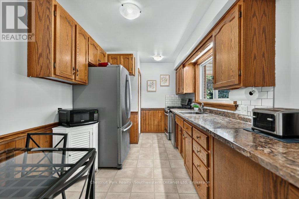 39 Cedar Street, Guelph, Ontario  N1G 1B9 - Photo 2 - X13480292