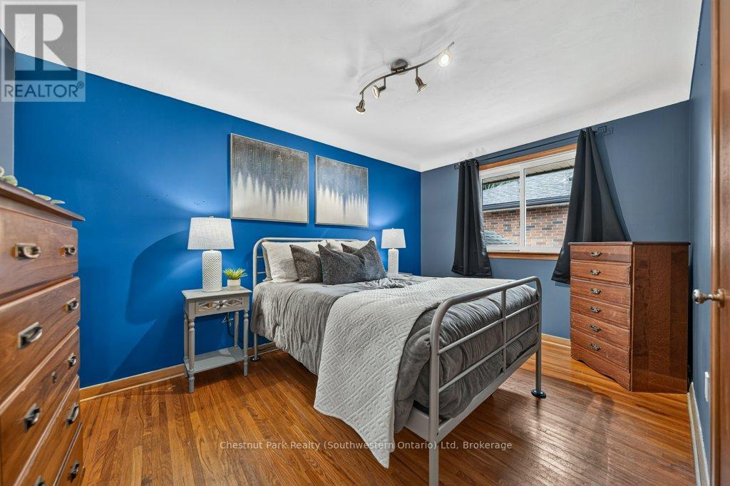 39 Cedar Street, Guelph, Ontario  N1G 1B9 - Photo 3 - X13480292