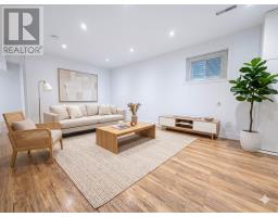 21 COLINAYRE CRESCENT, Toronto, Ontario