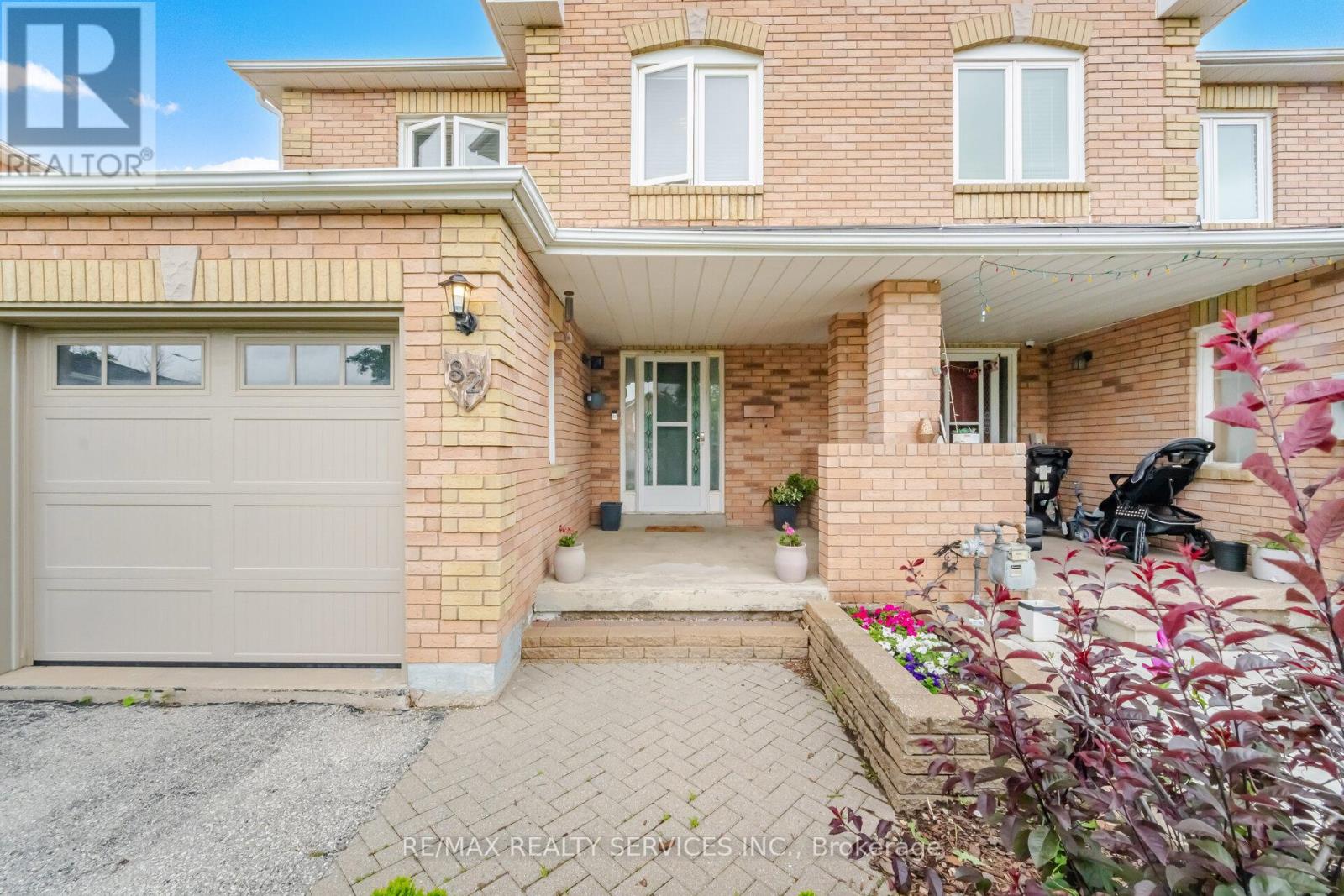 82 Muirland Crescent, Brampton, Ontario L6X 4P3 - Photo 3 - W13476028