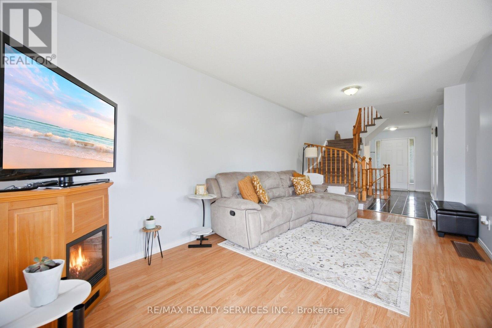 82 Muirland Crescent, Brampton, Ontario L6X 4P3 - Photo 6 - W13476028