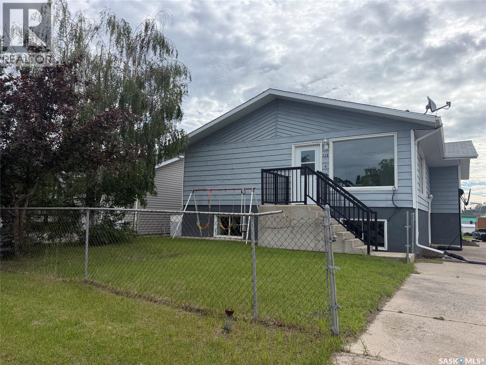 118 Hudson Street, Hudson Bay, Saskatchewan S0E 0Y0 - Photo 1 - SK040419
