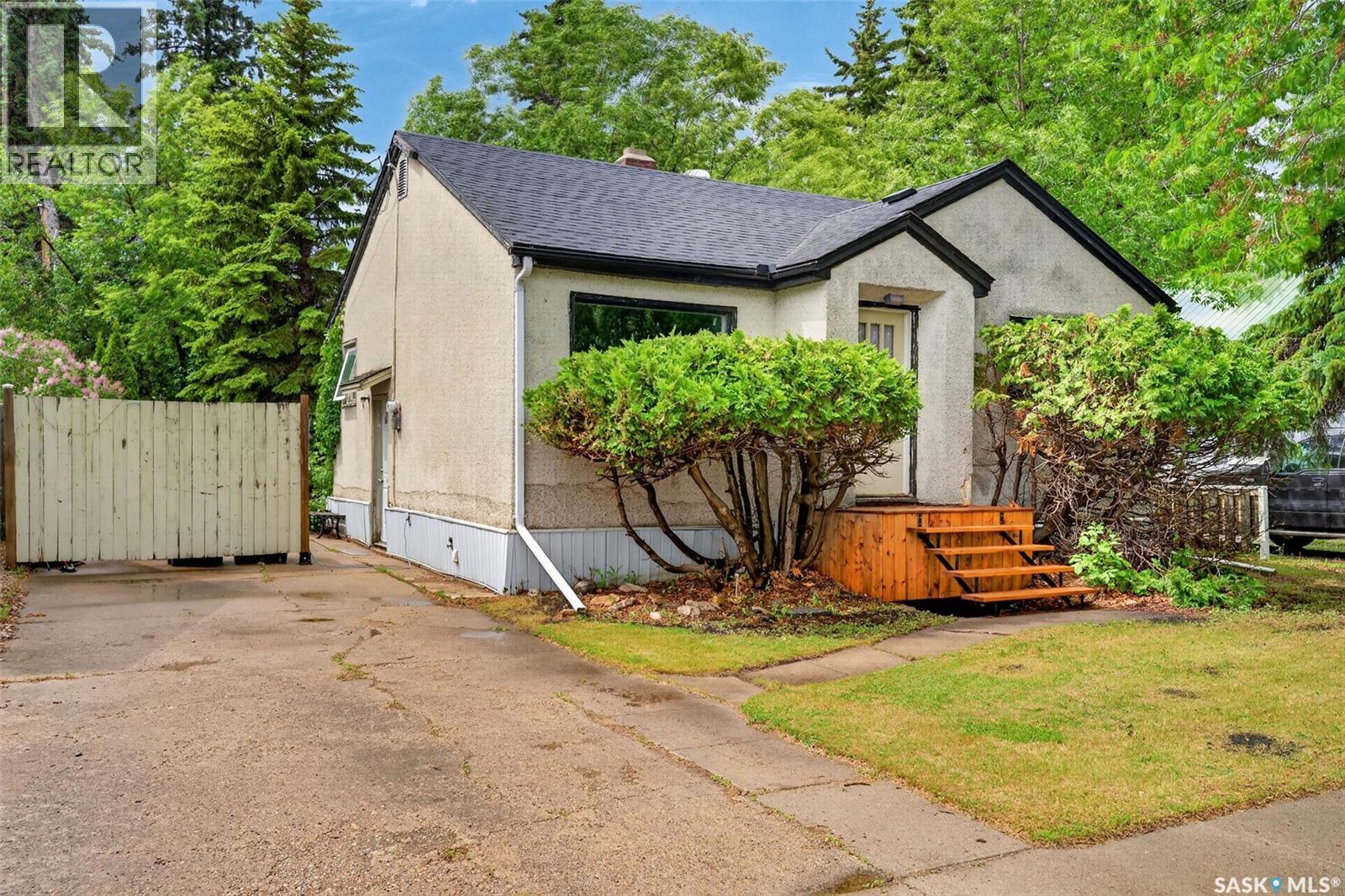 205 Bemister Avenue E, Melfort, Saskatchewan  S0E 1A0 - Photo 2 - SK040416