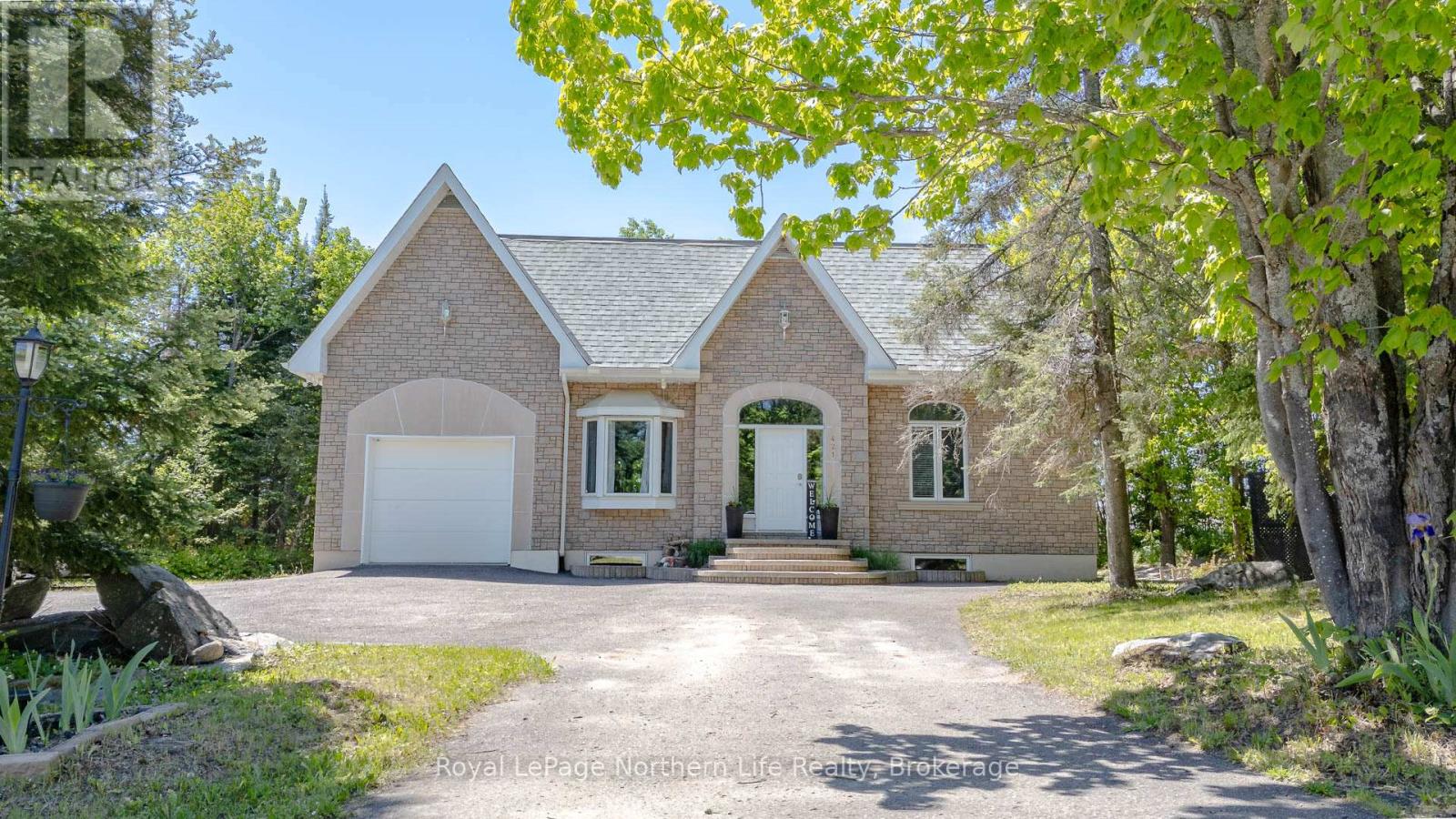 421 COLLINS DRIVE, North Bay, Ontario
