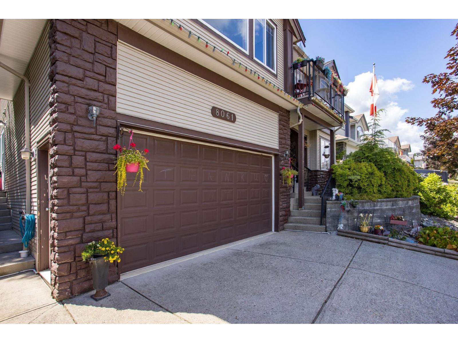 8061 Topper Drive, Mission, British Columbia V2V 7A8 - Photo 5 - R3138215