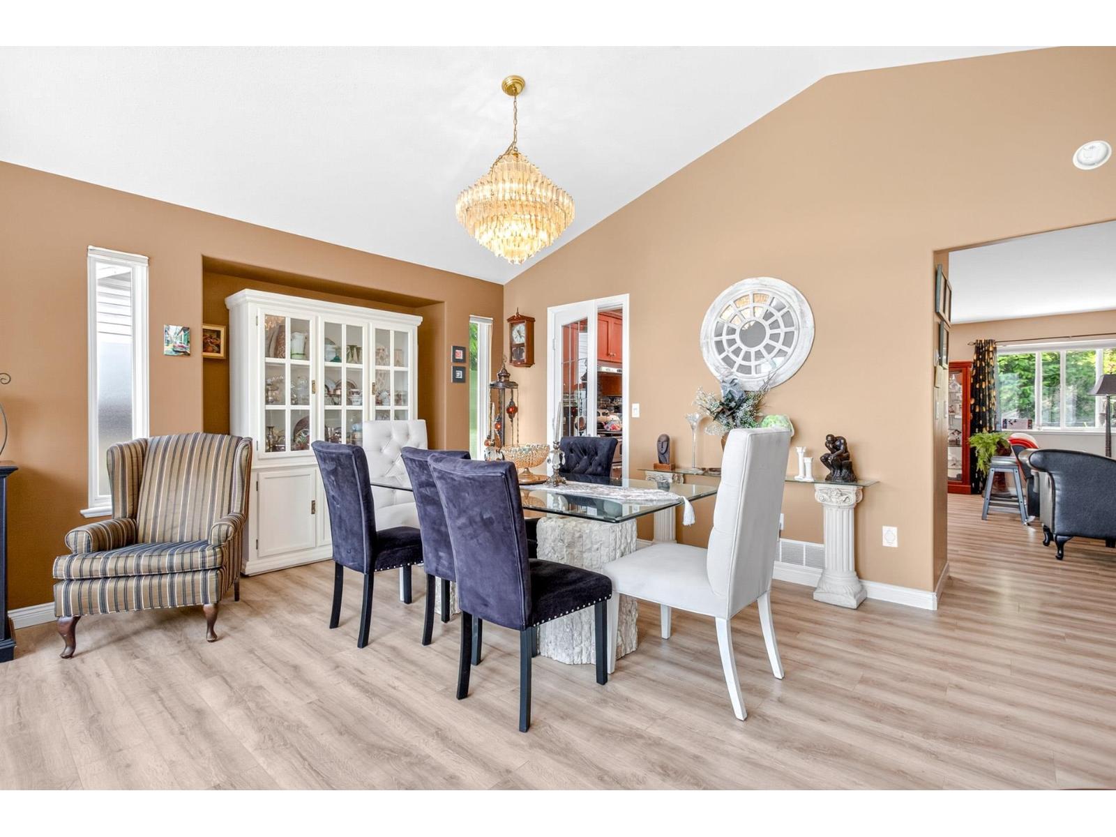 8061 Topper Drive, Mission, British Columbia V2V 7A8 - Photo 14 - R3138215
