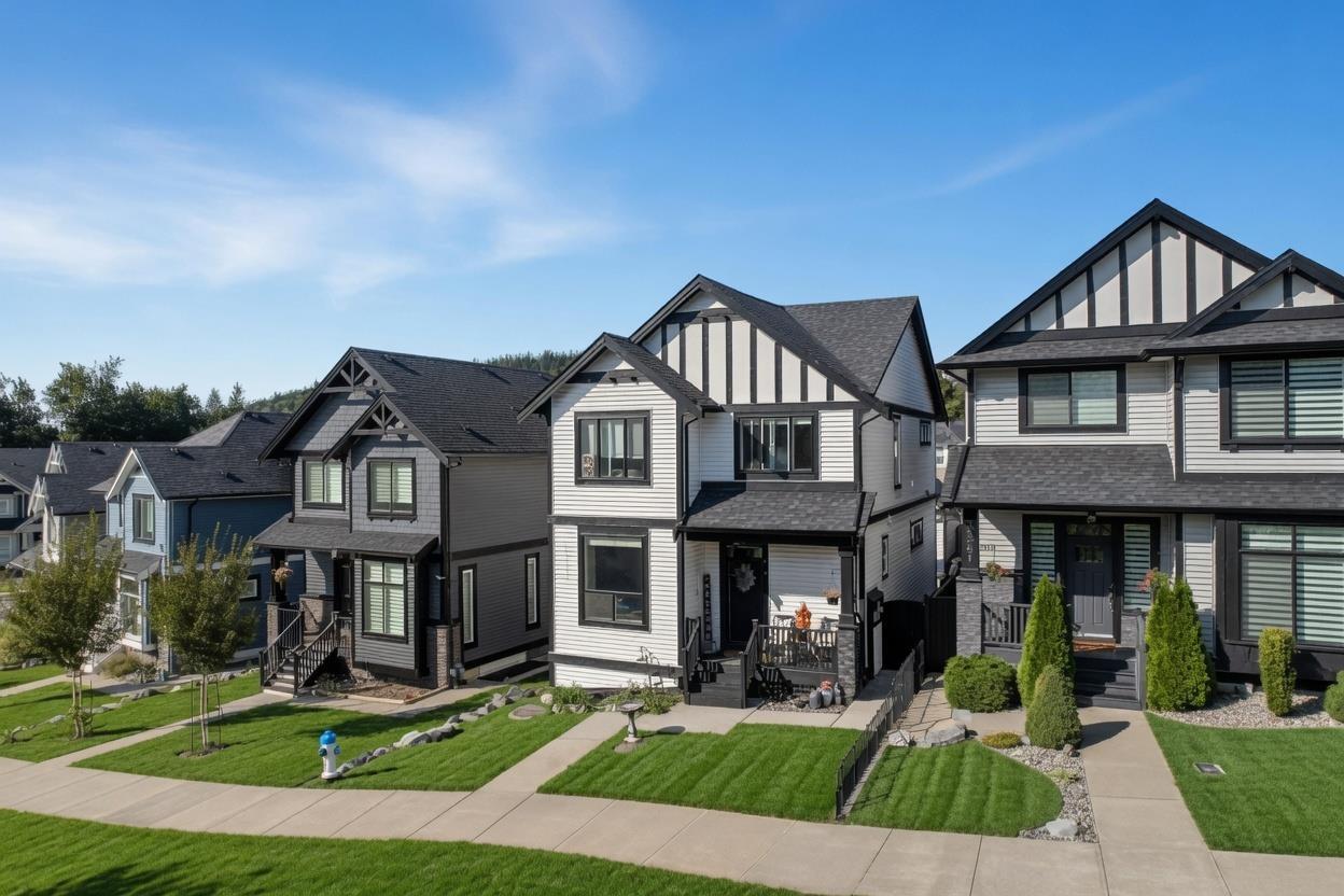 36051 Emily Carr Green, Abbotsford, British Columbia  V3G 0G1 - Photo 2 - R3137435