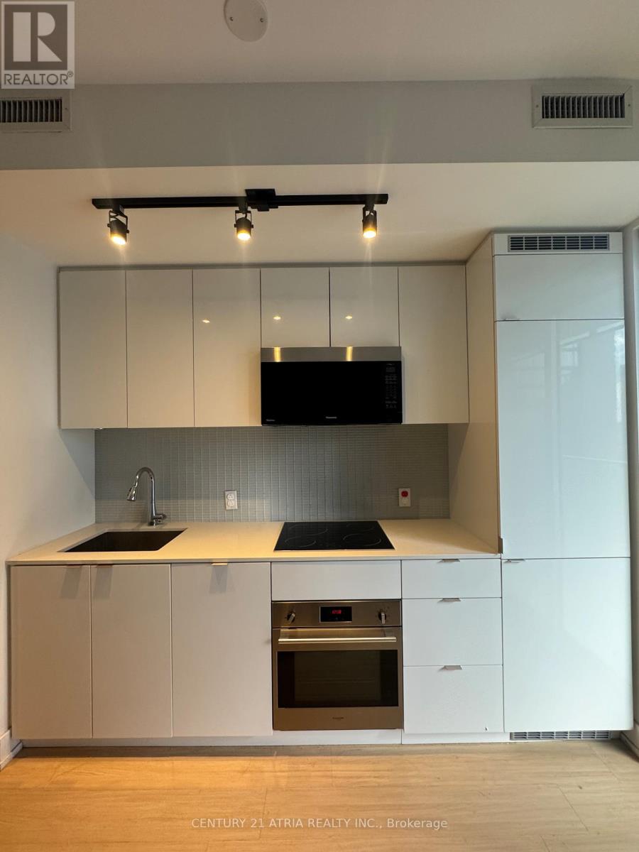2402 - 7 GRENVILLE STREET, Toronto, Ontario