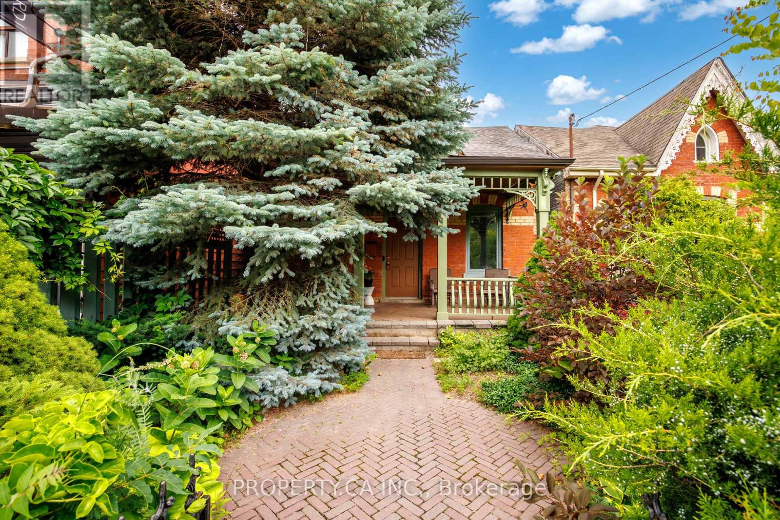 233 CLINTON STREET, Toronto, Ontario