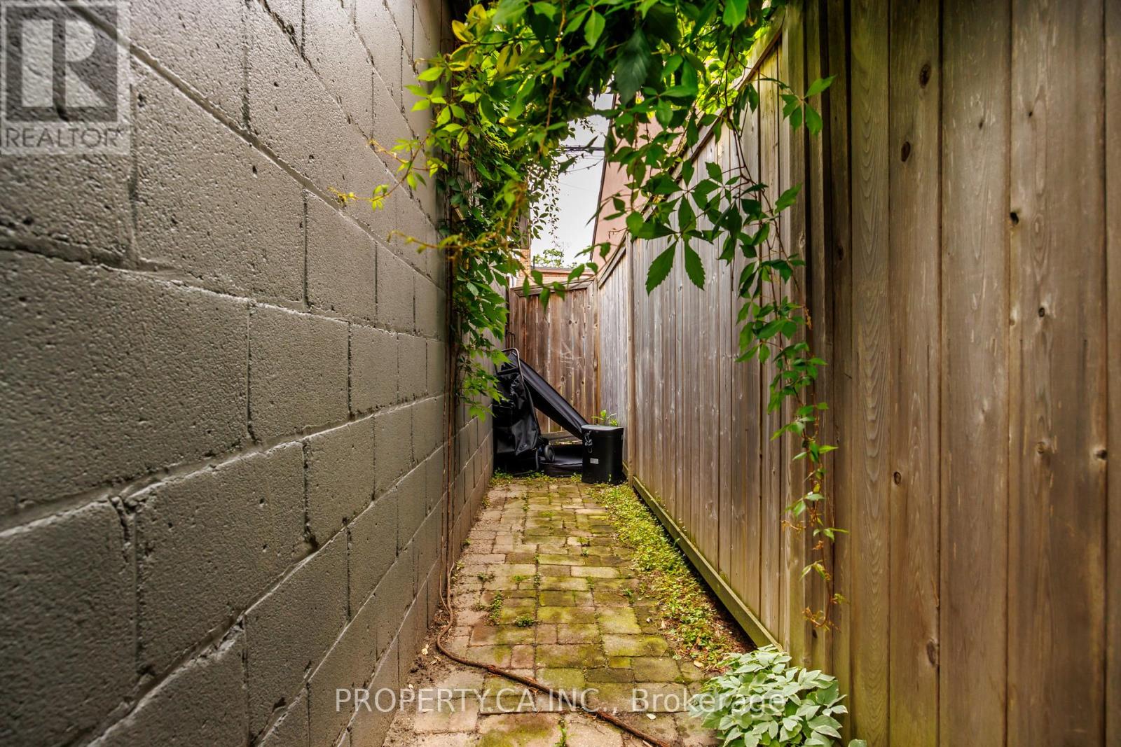 233 Clinton Street, Toronto, Ontario M6G 2Y4 - Photo 30 - C13480618