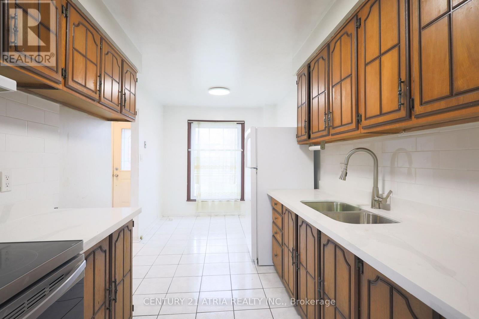 Main - 113 Purvis Crescent, Toronto, Ontario  M1B 1H8 - Photo 11 - E13480380
