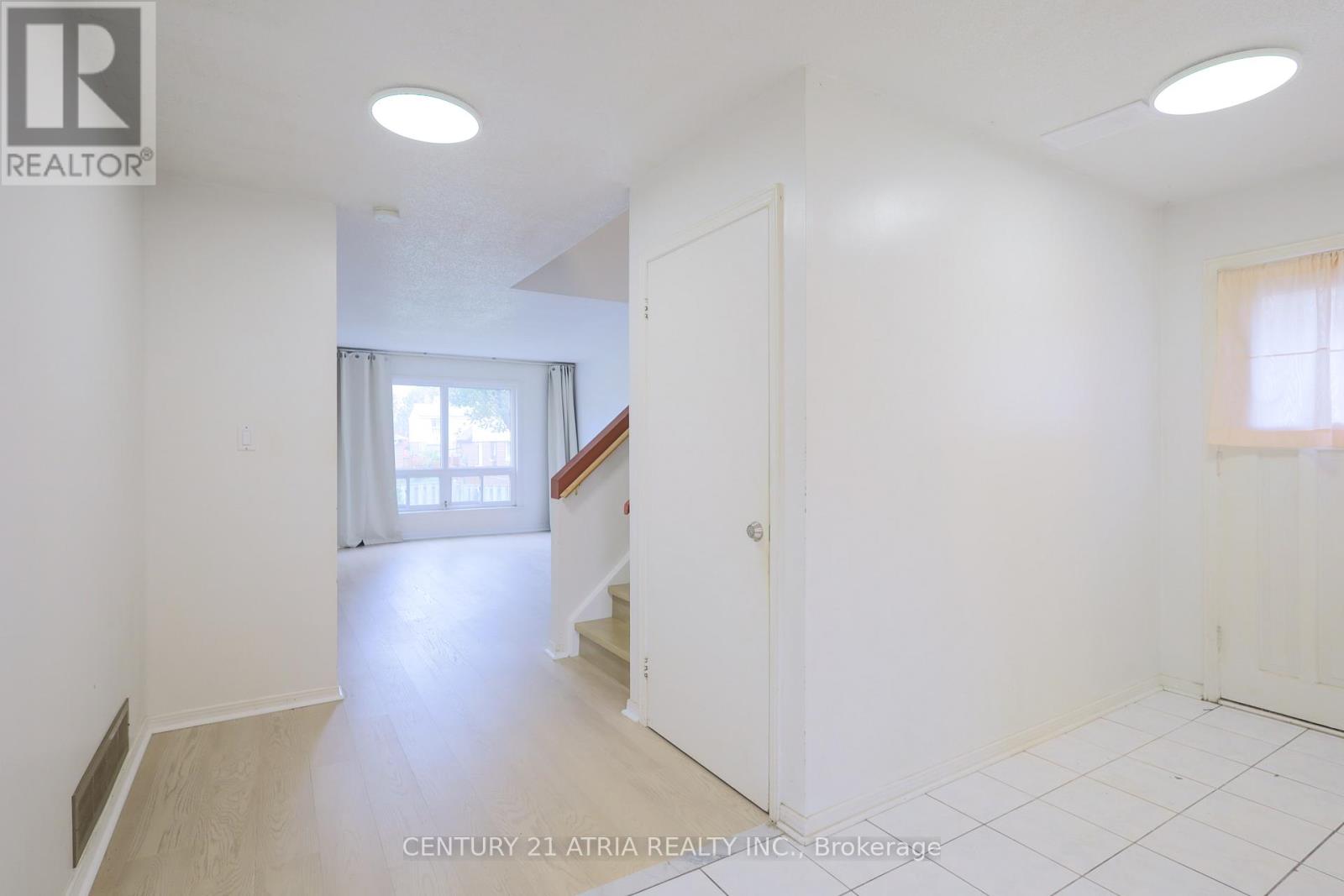 Main - 113 Purvis Crescent, Toronto, Ontario  M1B 1H8 - Photo 5 - E13480380