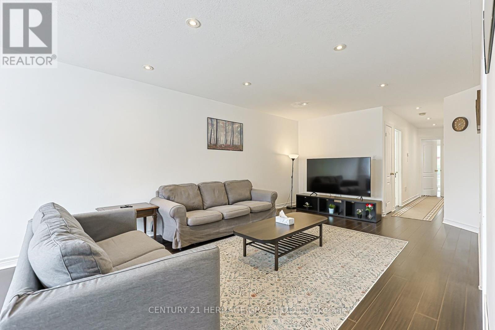 24 Smith Street, Bradford West Gwillimbury (Bradford), Ontario  L3Z 3C9 - Photo 3 - N13480534