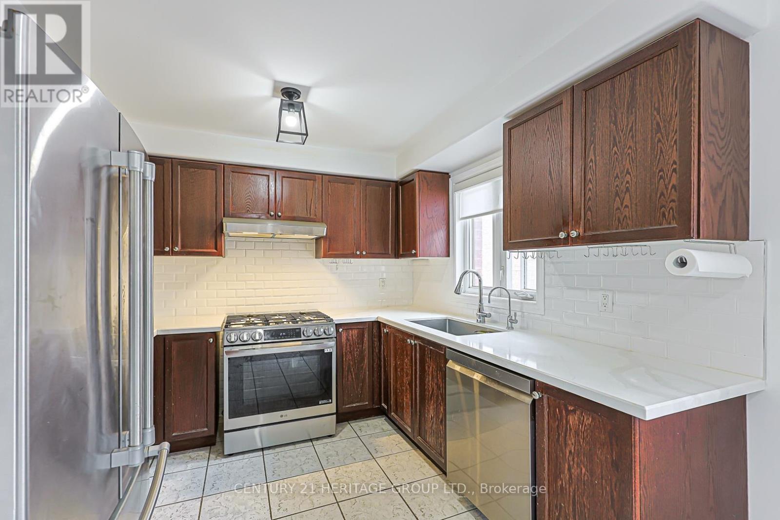 24 Smith Street, Bradford West Gwillimbury (Bradford), Ontario  L3Z 3C9 - Photo 6 - N13480534