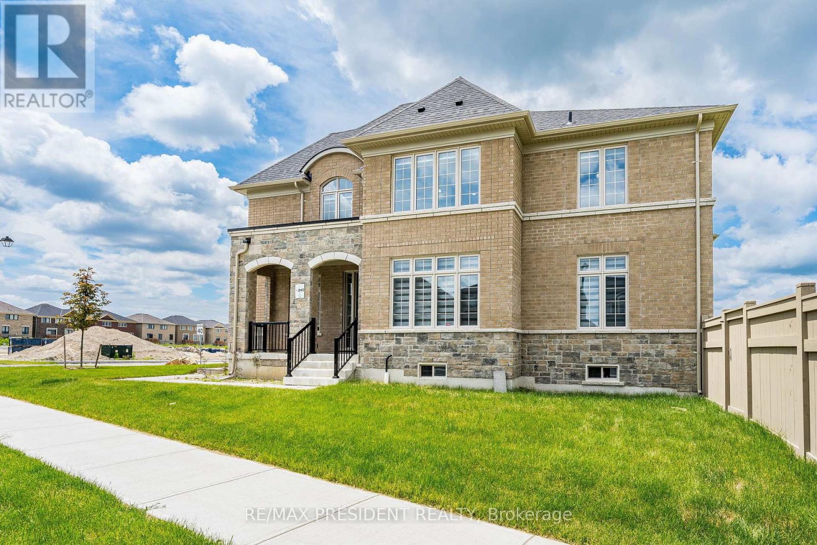 2 Hawthorns Gardens, Adjala-Tosorontio (Colgan), Ontario  L0G 1W0 - Photo 4 - N13480630