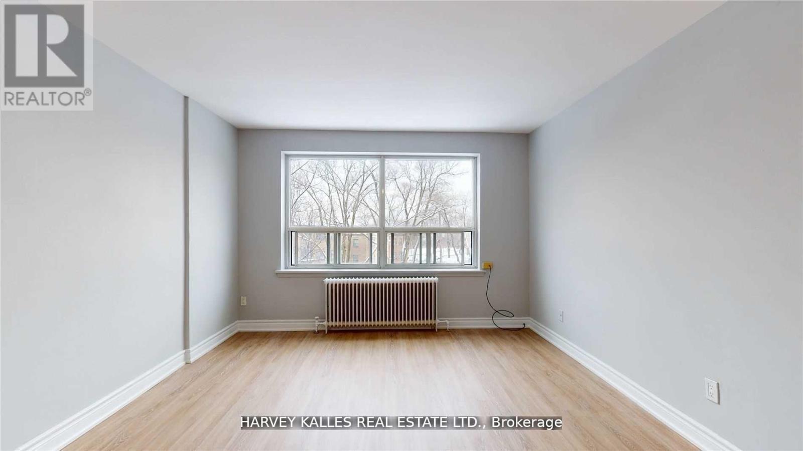 B7 - 31 Clearview Heights, Toronto, Ontario  M6M 2A2 - Photo 2 - W13480496