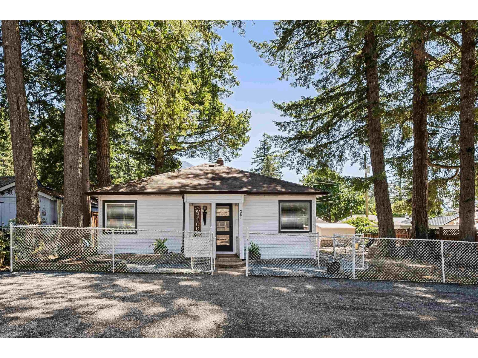361 PINE STREET|Cultus Lake North, Cultus Lake, British Columbia