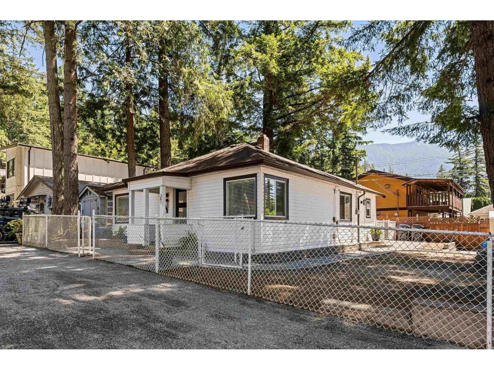 361 Pine Street, Cultus Lake North, Cultus Lake, British Columbia  V2R 4Y9 - Photo 3 - R3138582