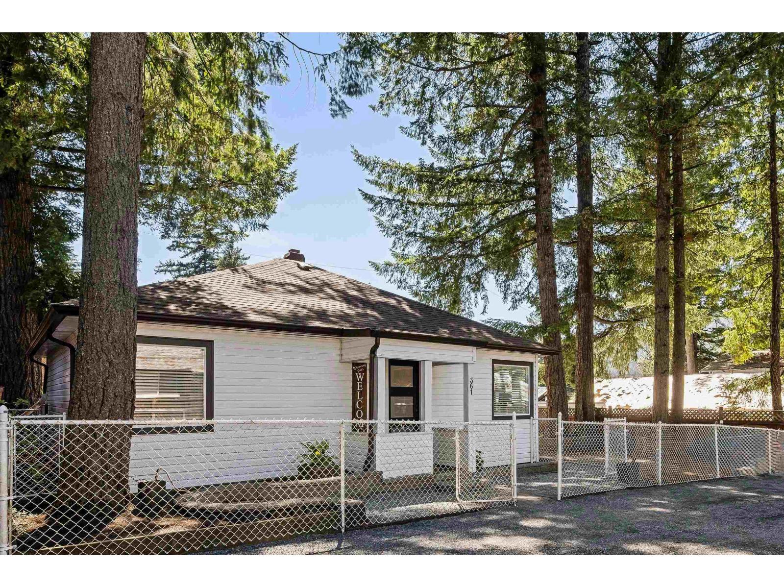 361 Pine Street, Cultus Lake North, Cultus Lake, British Columbia  V2R 4Y9 - Photo 2 - R3138582