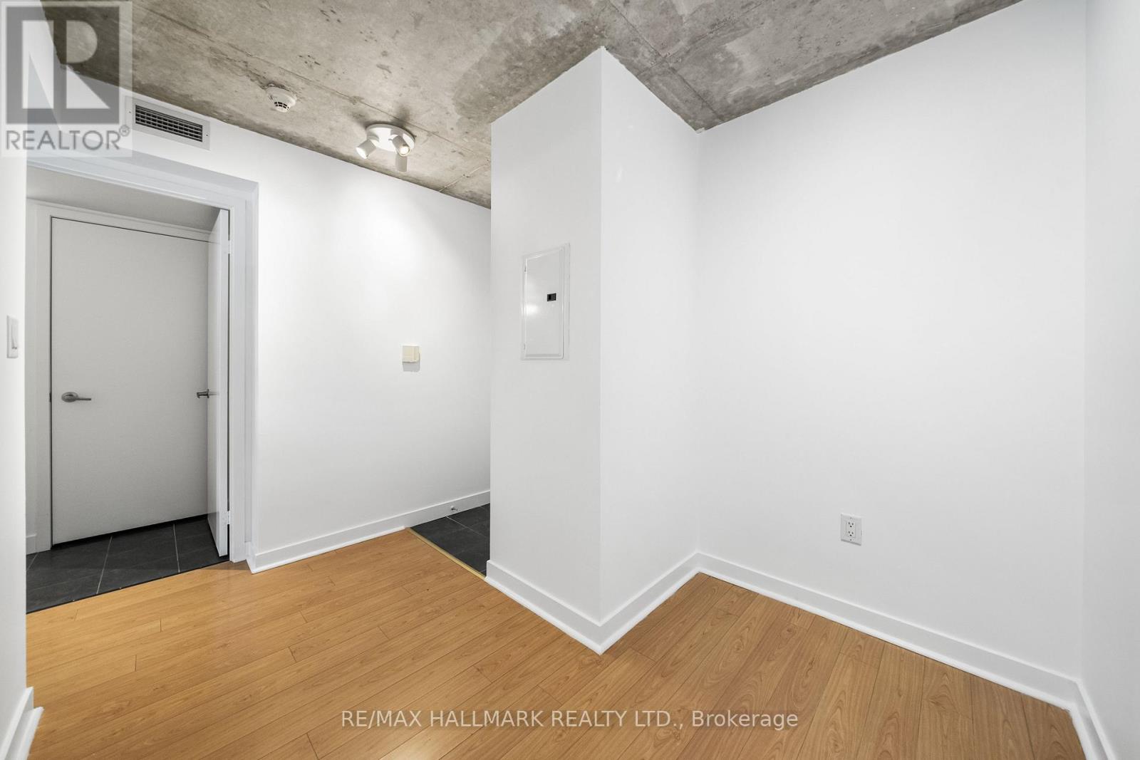 1702 - 11 Brunel Court, Toronto, Ontario  M5V 3Y3 - Photo 5 - C13473478