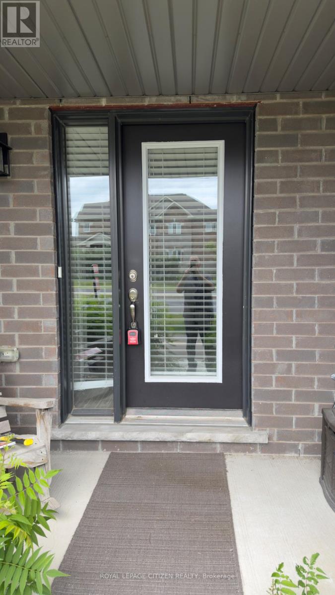 28 Emmas Way W, Whitby, Ontario  L1R 0S7 - Photo 4 - E13480720