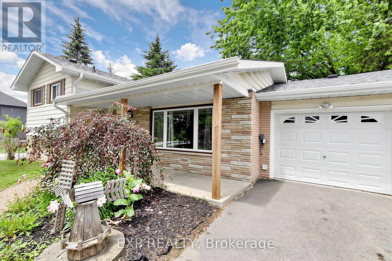 10384 Ravenshoe Road, Georgina, Ontario  L9P 1R2 - Photo 2 - N13085040