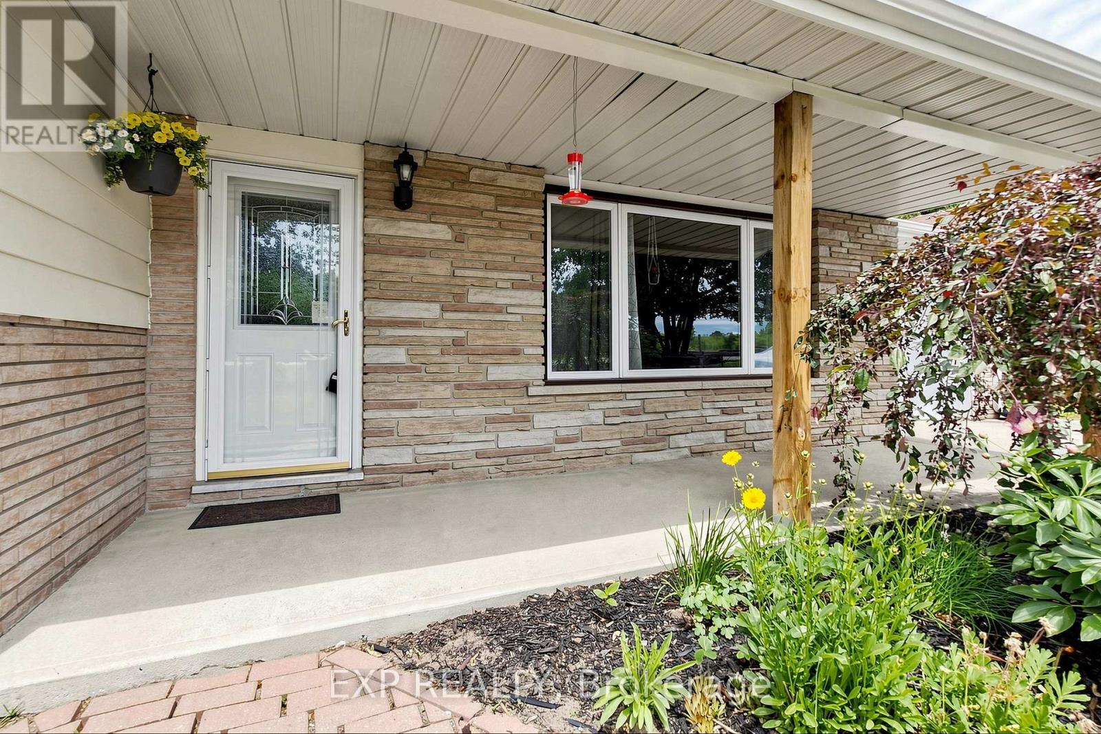 10384 Ravenshoe Road, Georgina, Ontario  L9P 1R2 - Photo 3 - N13085040