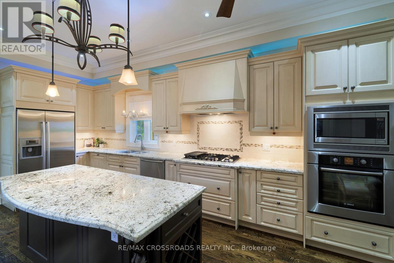 2 Bond Avenue, Toronto, Ontario  M3B 1L8 - Photo 21 - C13474582