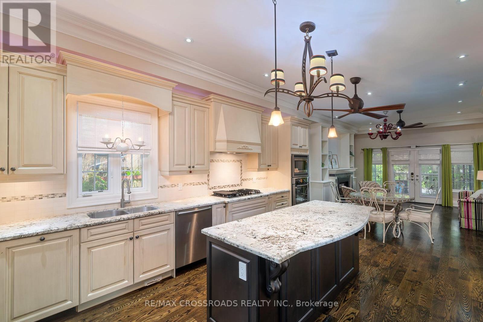 2 Bond Avenue, Toronto, Ontario  M3B 1L8 - Photo 17 - C13474582