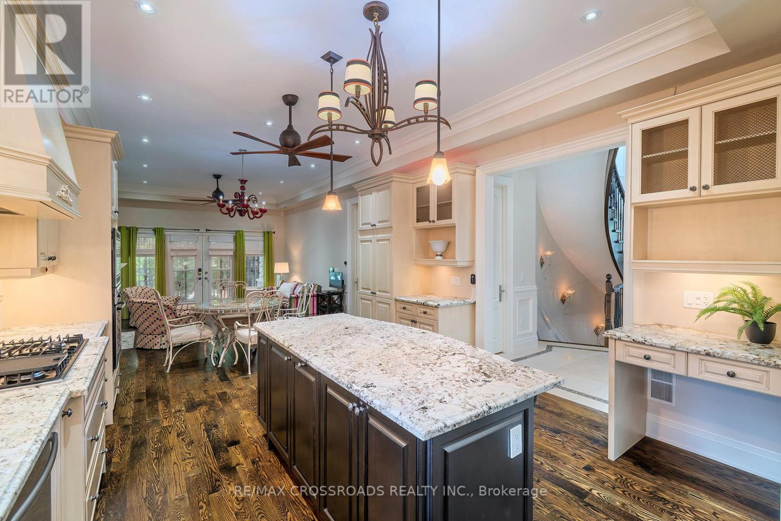 2 Bond Avenue, Toronto, Ontario  M3B 1L8 - Photo 20 - C13474582