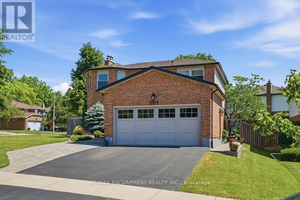 2193 Bader Crescent, Burlington, Ontario L7P 4N5 - Photo 3 - W13480680