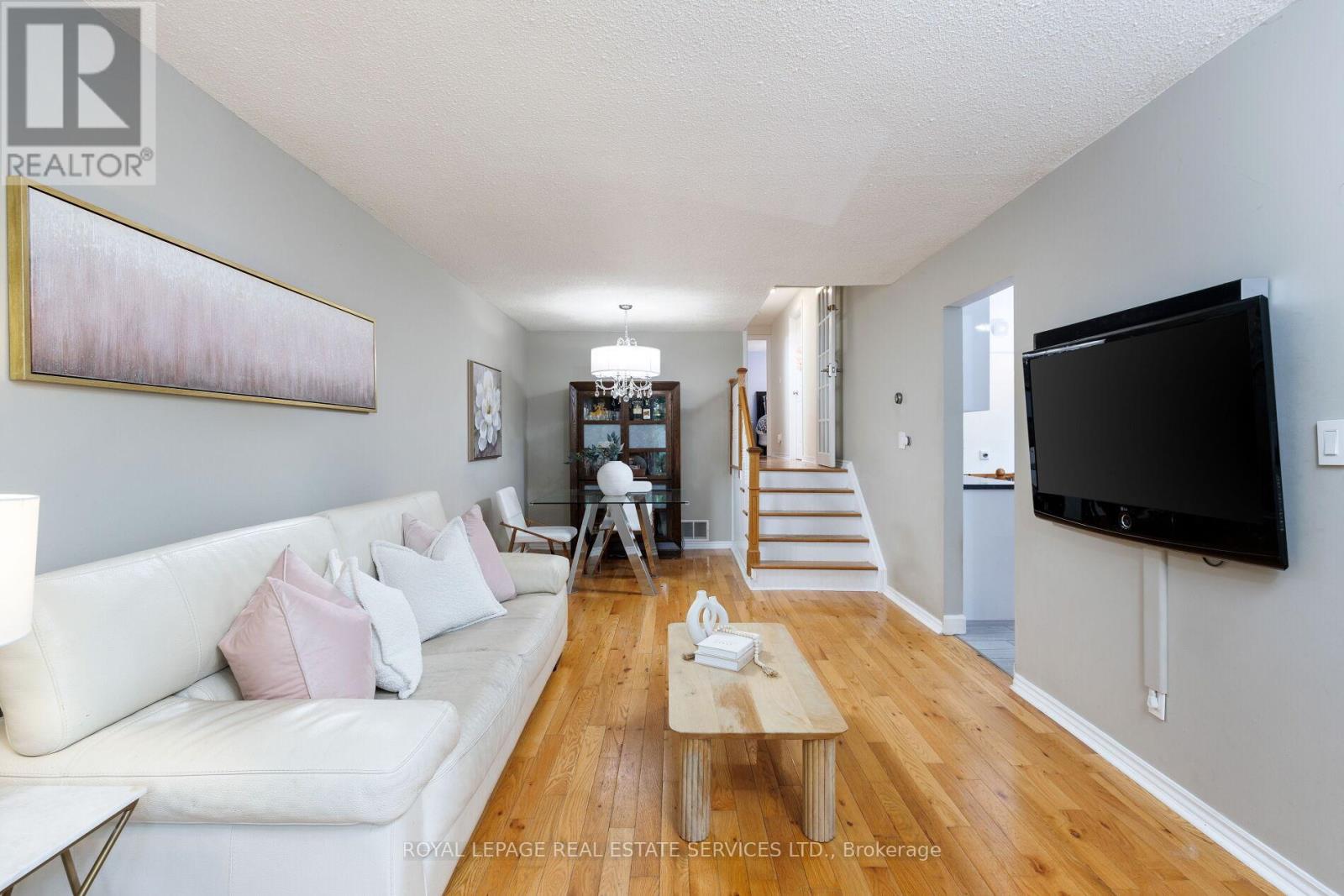 2358 Holyhead Drive, Burlington, Ontario  L7P 3V3 - Photo 2 - W13480724