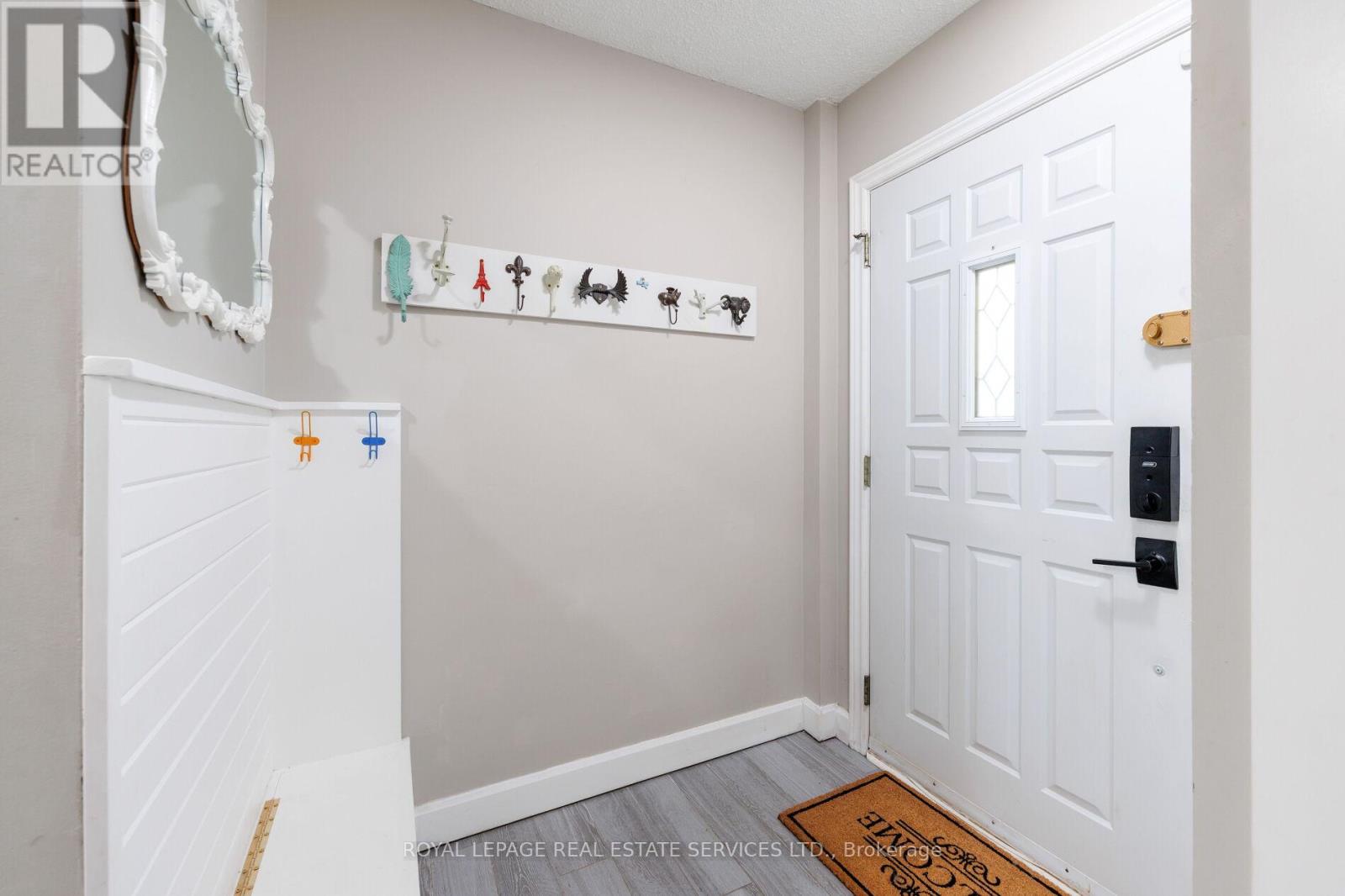 2358 Holyhead Drive, Burlington, Ontario  L7P 3V3 - Photo 4 - W13480724