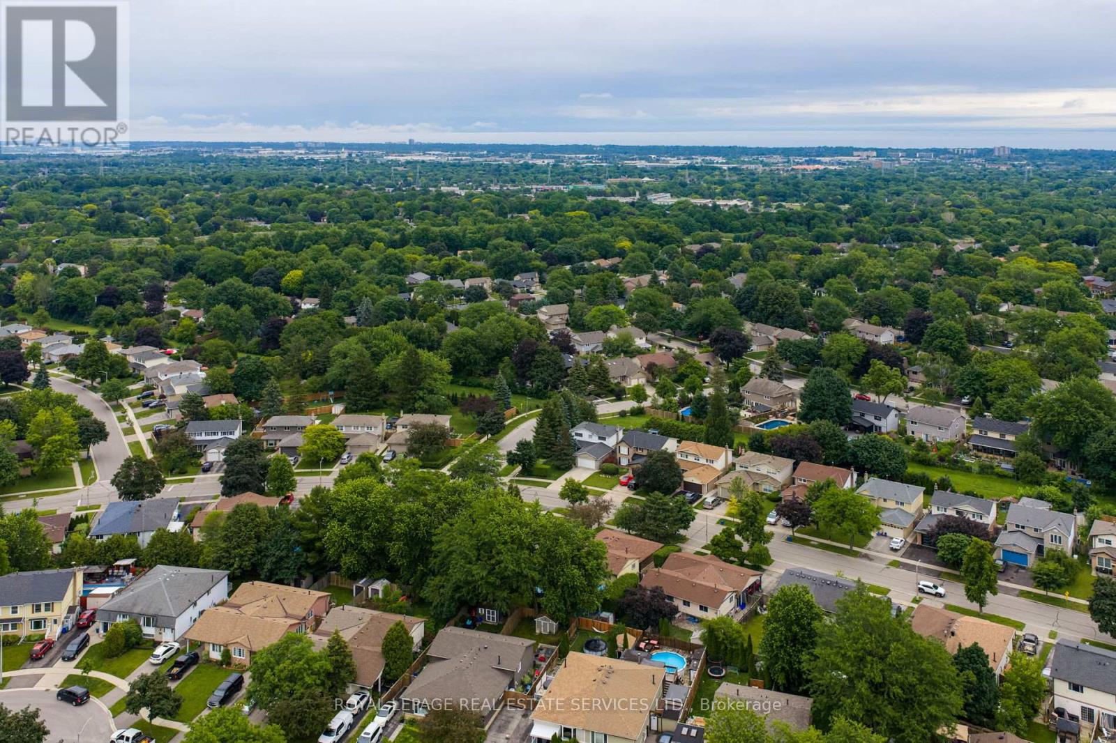 2358 Holyhead Drive, Burlington, Ontario  L7P 3V3 - Photo 43 - W13480724