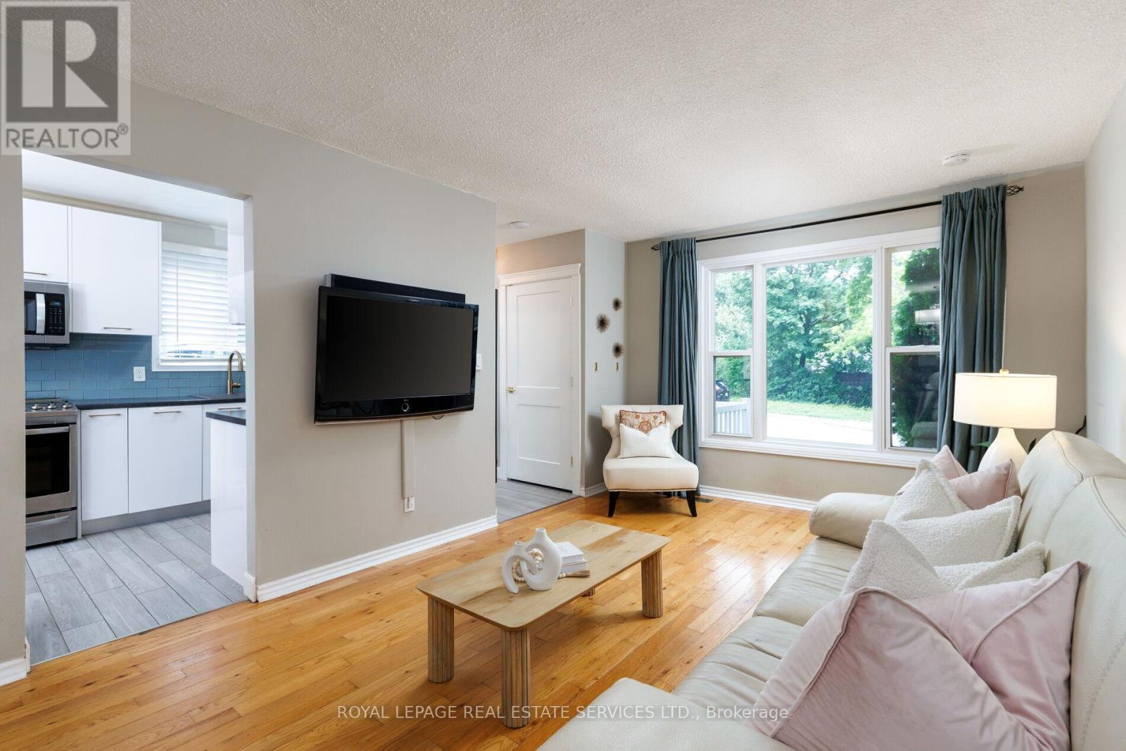 2358 Holyhead Drive, Burlington, Ontario  L7P 3V3 - Photo 7 - W13480724