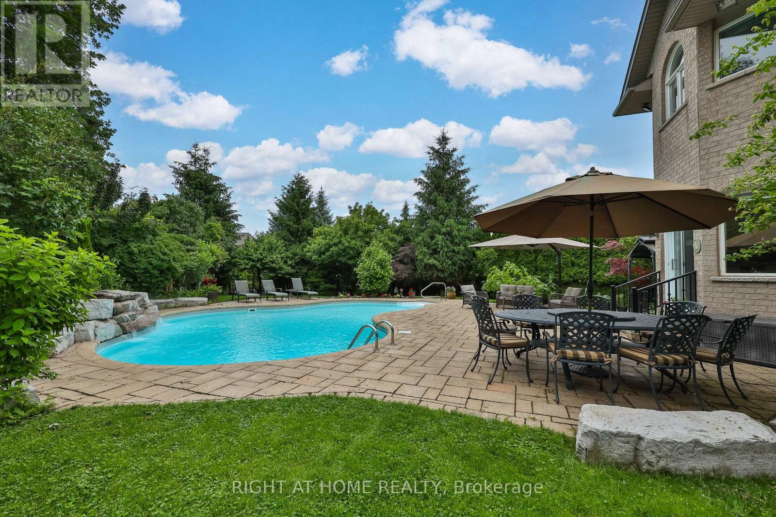2275 WHITECLIFFE WAY, Oakville, Ontario