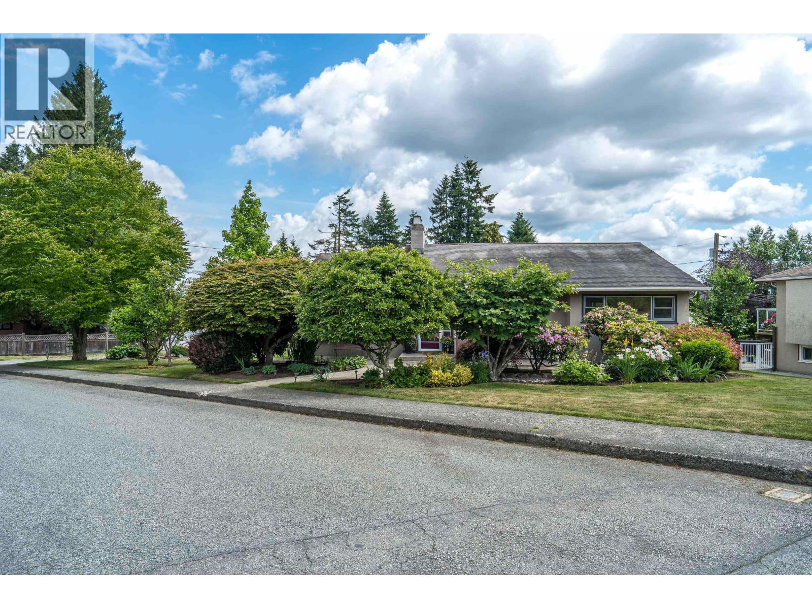 324 CHURCHILL AVENUE, New Westminster, British Columbia