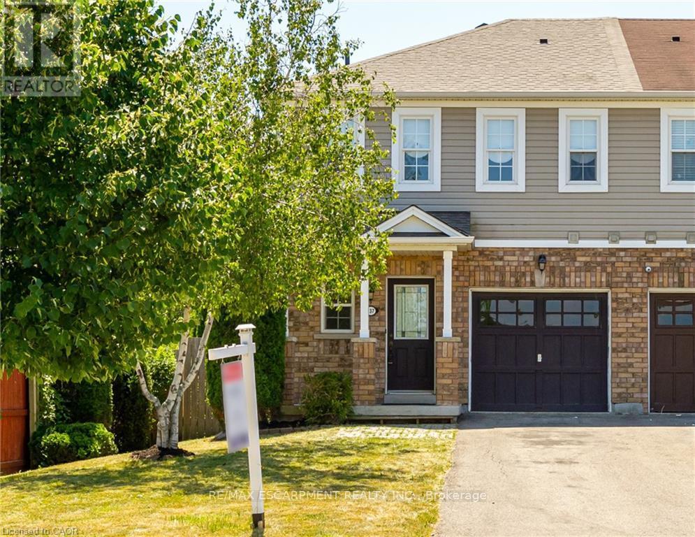 137 WINDWOOD DRIVE, Hamilton, Ontario