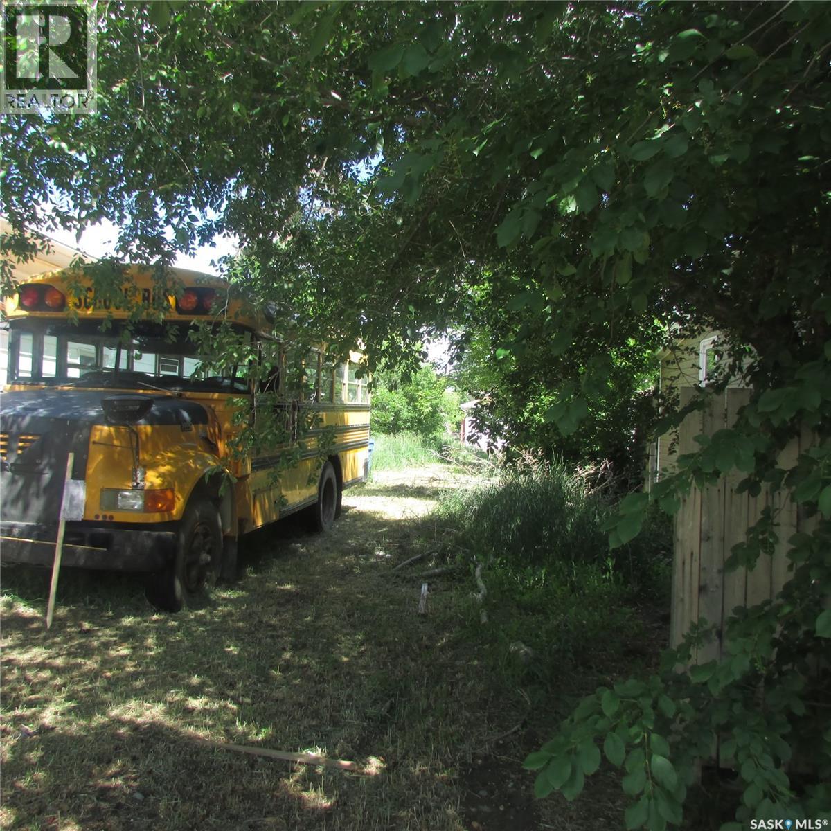 1929 Broder Street, Regina, Saskatchewan  S4N 3R9 - Photo 2 - SK040430