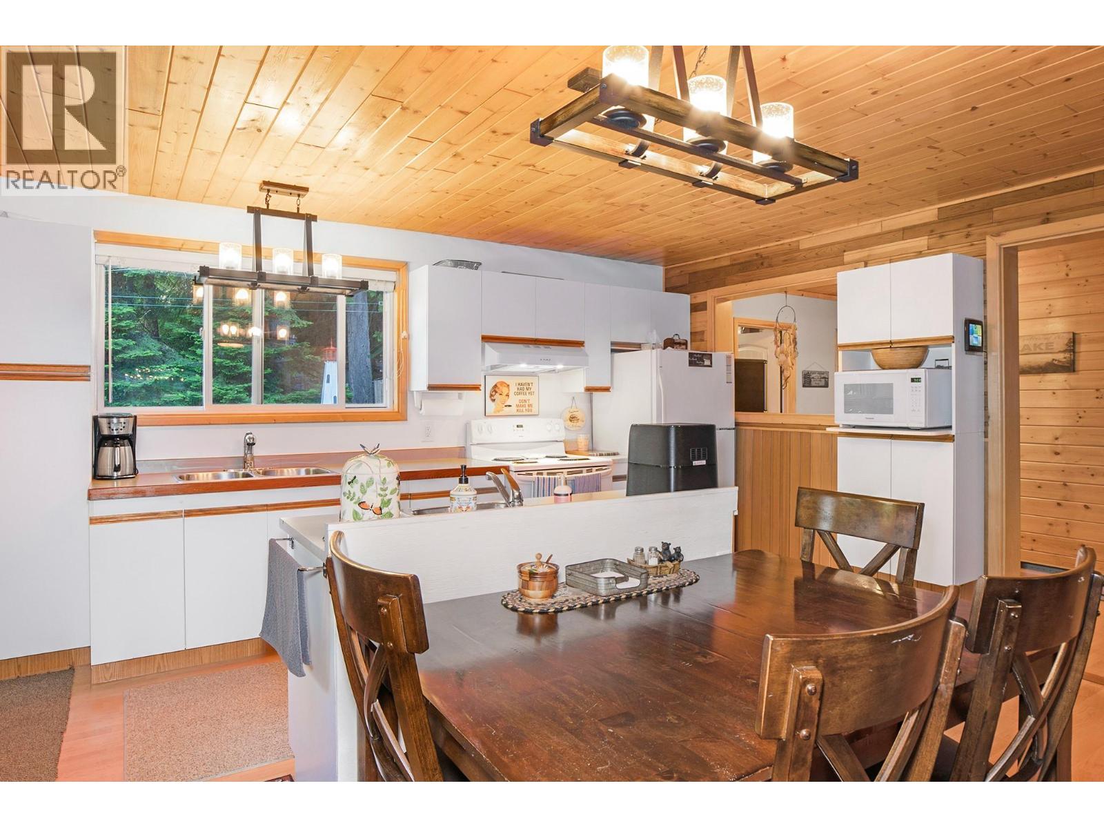 12806 3a Highway, Boswell, British Columbia  V0B 1A0 - Photo 10 - 10392292