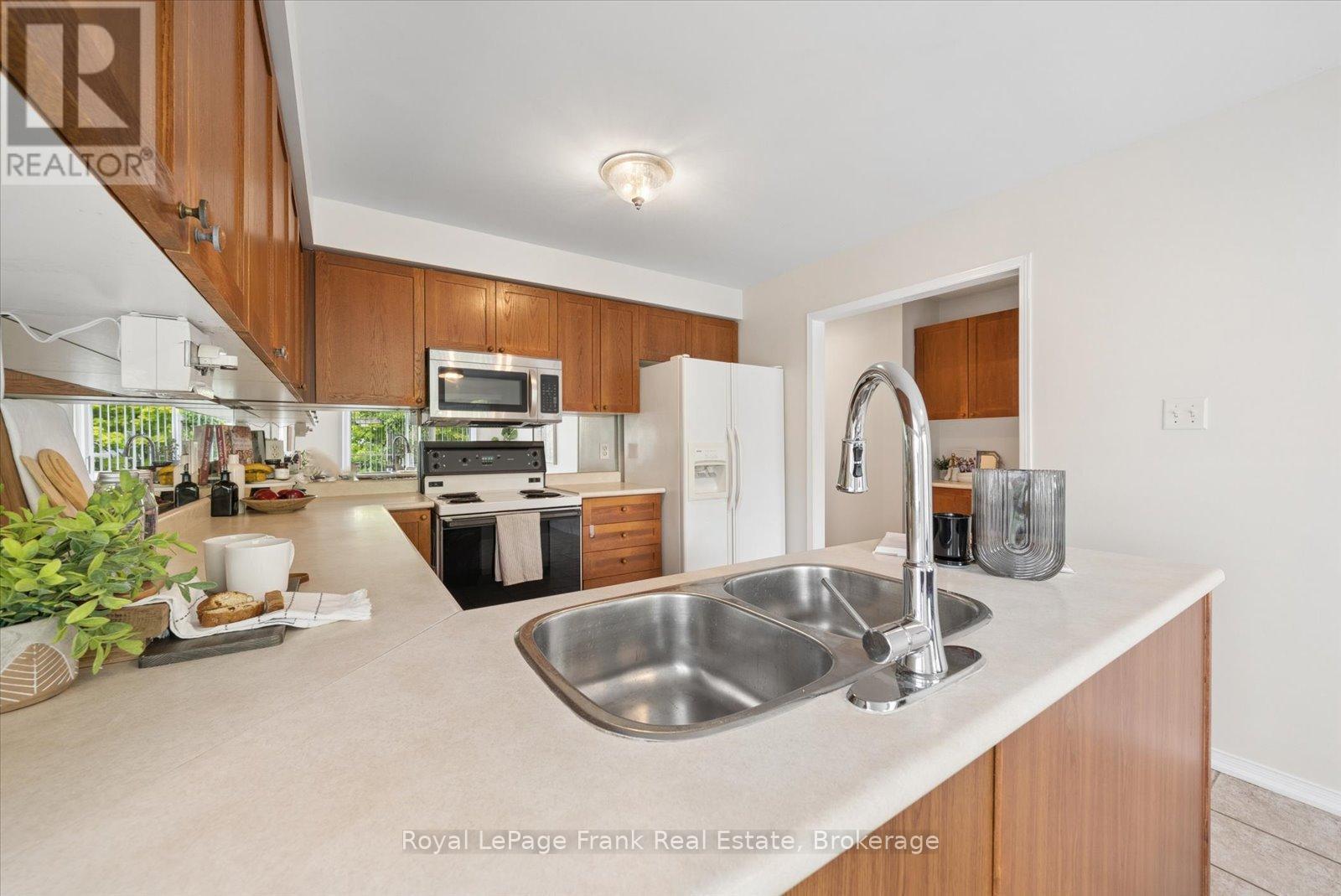 34 Davey Street, Ajax, Ontario  L1Z 1L2 - Photo 12 - E13480860