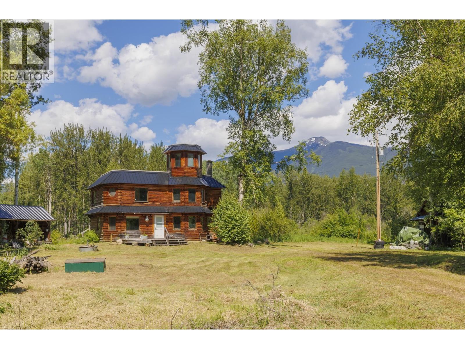 4600 Eddy Road, Mcbride, British Columbia  V0J 2E0 - Photo 1 - R3139082