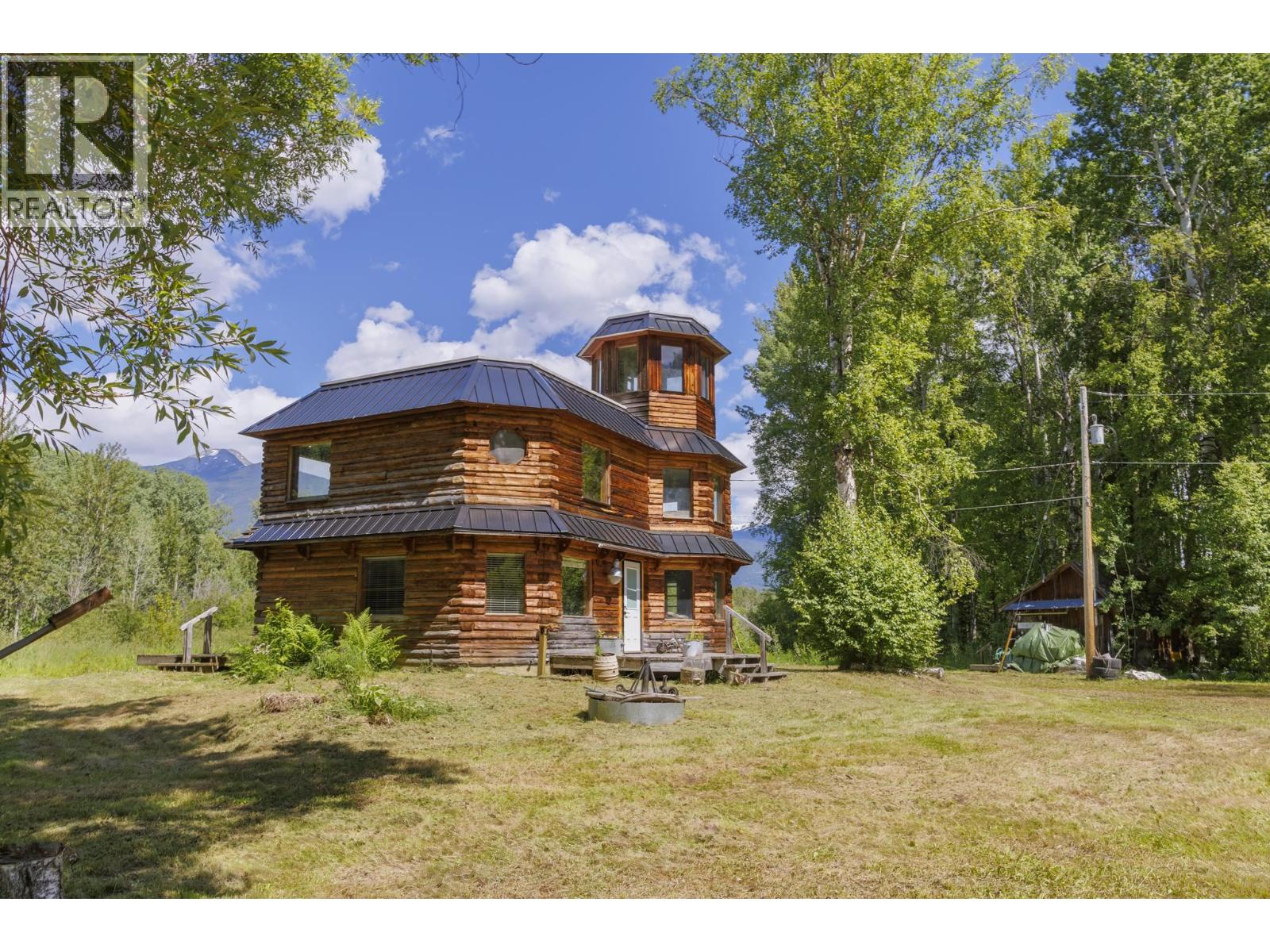 4600 Eddy Road, Mcbride, British Columbia  V0J 2E0 - Photo 2 - R3139082