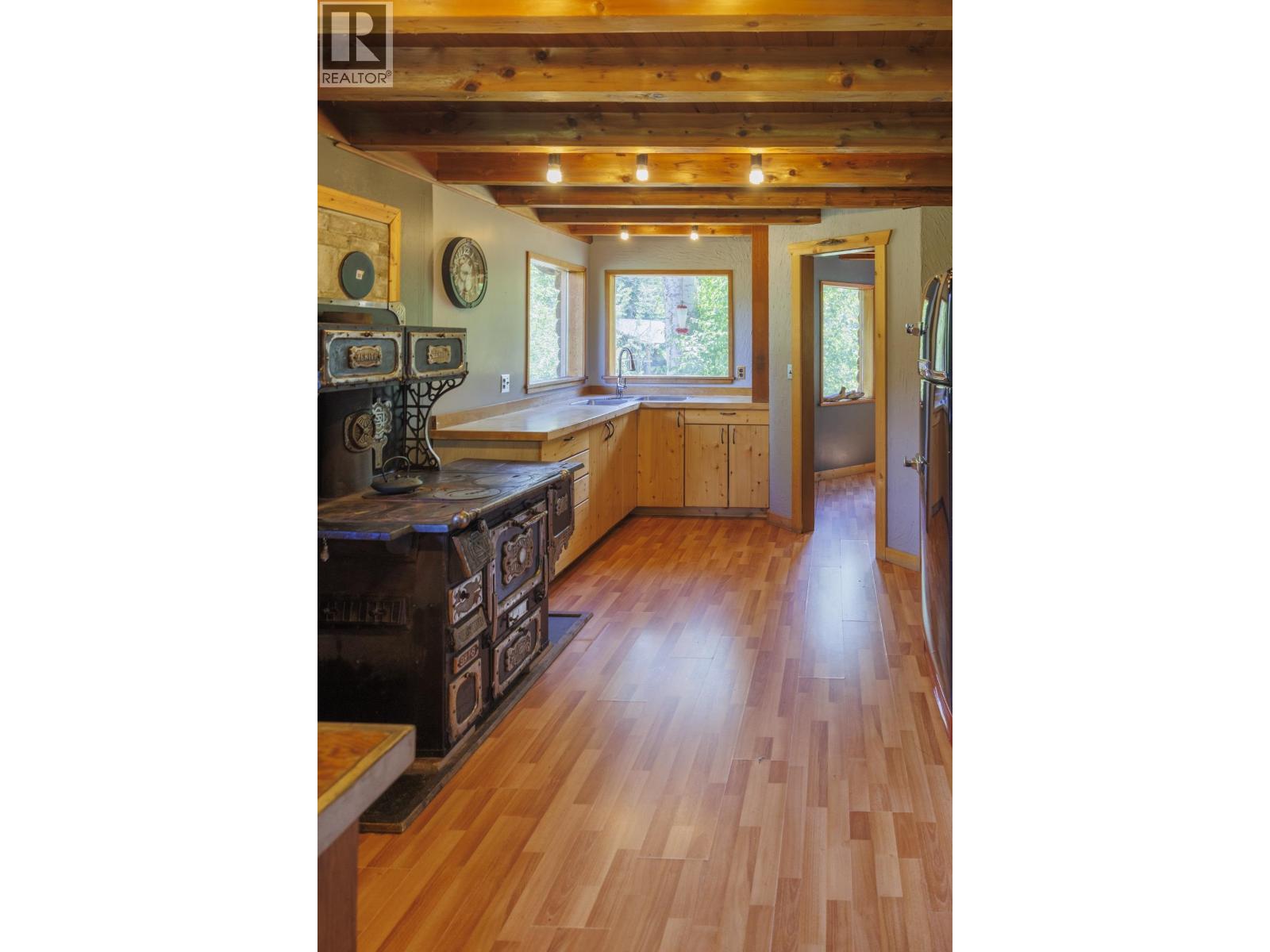 4600 Eddy Road, Mcbride, British Columbia  V0J 2E0 - Photo 8 - R3139082