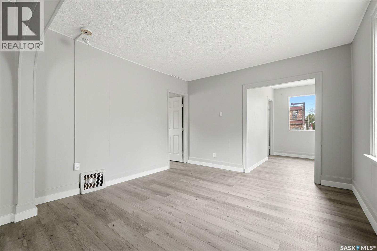 214 Edward Street, Regina, Saskatchewan  S4R 4W1 - Photo 4 - SK040433
