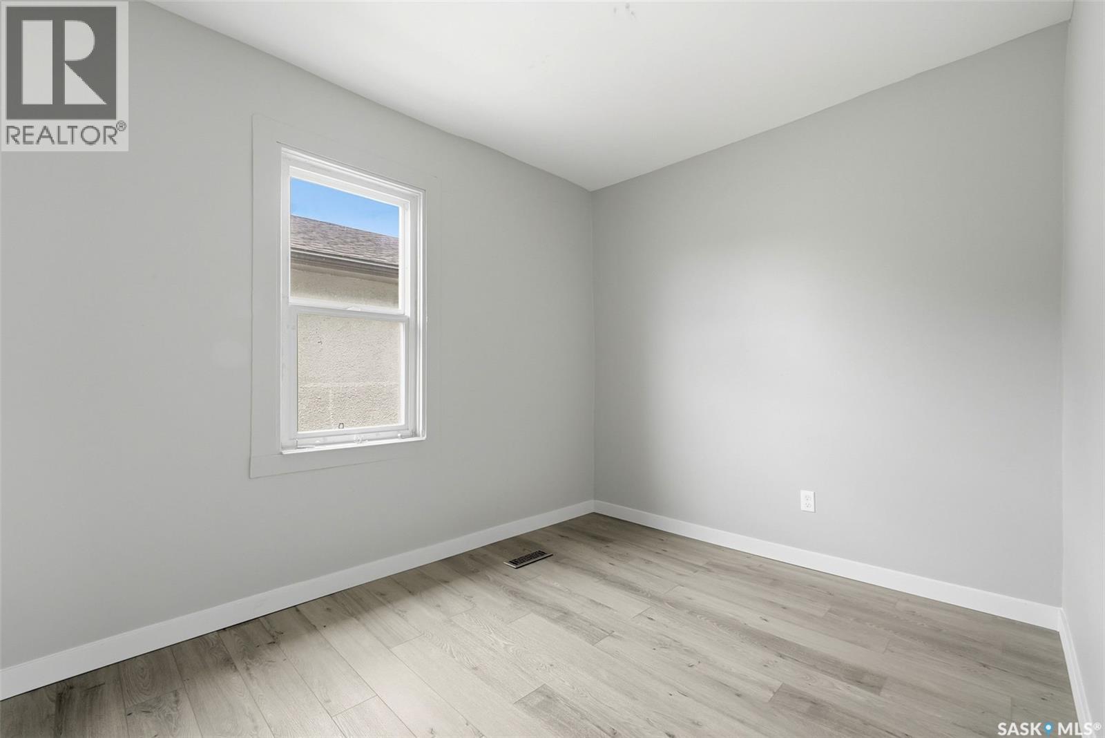 214 Edward Street, Regina, Saskatchewan  S4R 4W1 - Photo 9 - SK040433