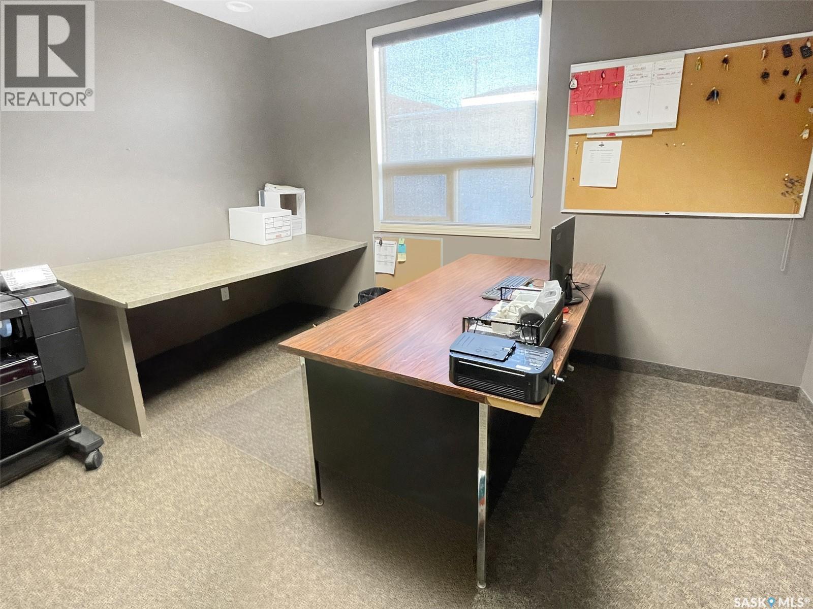 37 5th Avenue Nw, Swift Current, Saskatchewan  S9H 4T4 - Photo 12 - SK040396