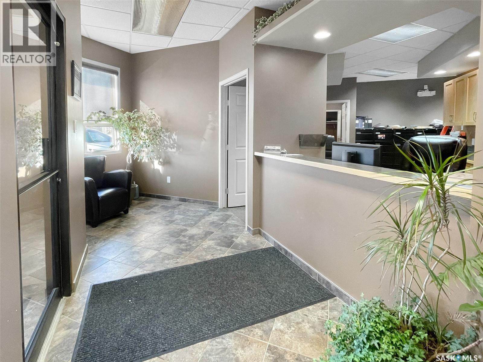 37 5th Avenue Nw, Swift Current, Saskatchewan  S9H 4T4 - Photo 3 - SK040396